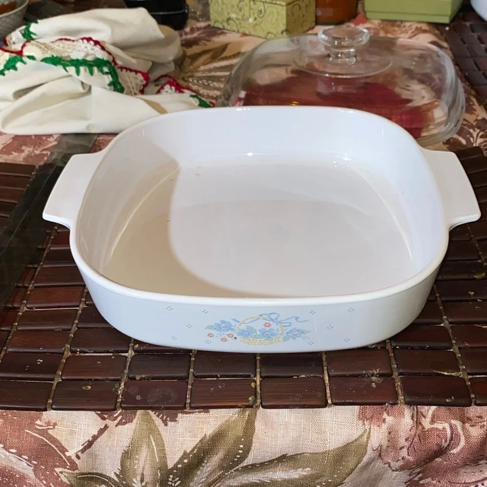 Corning Ware A-10-B 2.5 Liter Casserole with Lid - Blue Floral Basket Pattern
